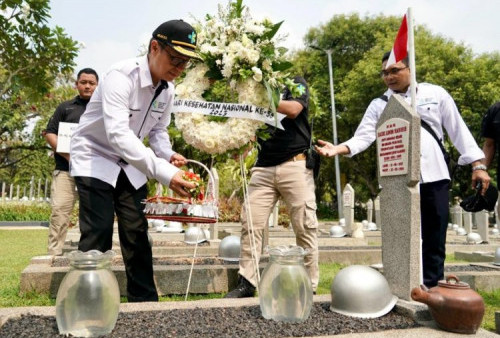 Peringati Hari Kesehatan Nasional ke-59, Menkes Ajak Para Pejabat Ziarah ke Makam Para Pahlawan Kesehatan