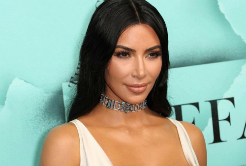 Penampilan Kim Kardashian Pakai Bikini Bikin Susah Fokus, Seksi saat Liburan