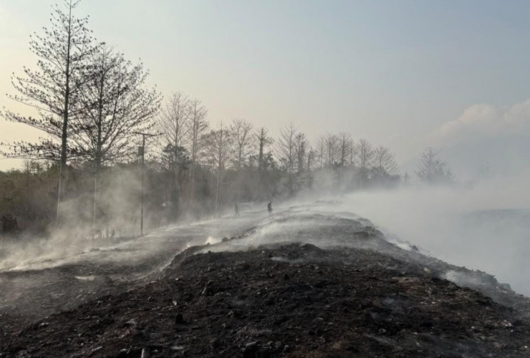 Kebakaran TPA Buku Deru-Deru Makin Sulit Dipadamkan, 12.000 Liter Air Dikerahkan Jinakkan Api