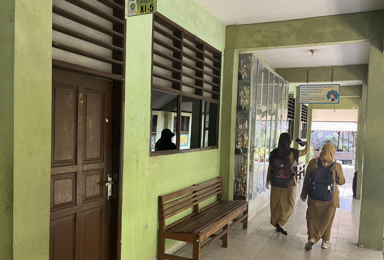 Abu Vulkanik Gunung Anak Krakatau Paksa Sekolah PJJ, Guru BK Ungkap Sisi Gelap Belajar via Zoom   