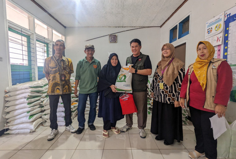 Pemkot Bandung Salurkan Bantuan Beras dan Minyak Goreng untuk 146 Ribu Keluarga Miskin 