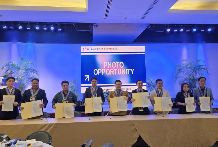 Untag Surabaya Sabet Best Paper di ICCAEET 2025 Filipina