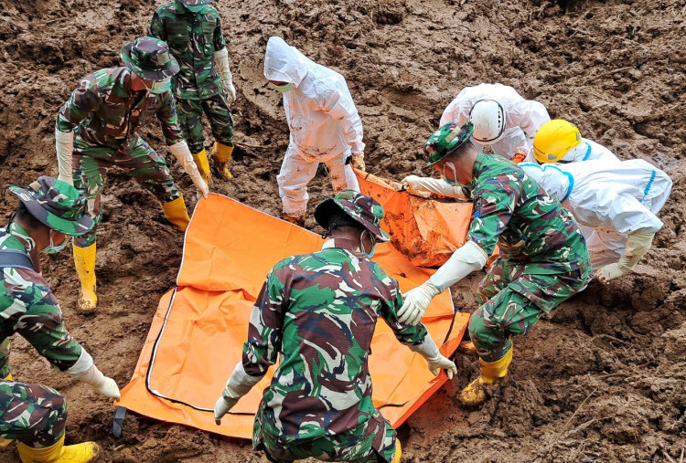 Basarnas Lanjutkan Pencarian Korban Longsor Pasirlangu 