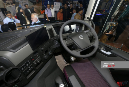 Truk listrik Volvo FM Electric ini hadir dalam model tractor head berkonfigurasi 6×4 yang dirancang khusus untuk memenuhi kebutuhan ketat industri transportasi, mencerminkan komitmen Volvo untuk memajukan solusi transportasi tanpa emisi secara global. 