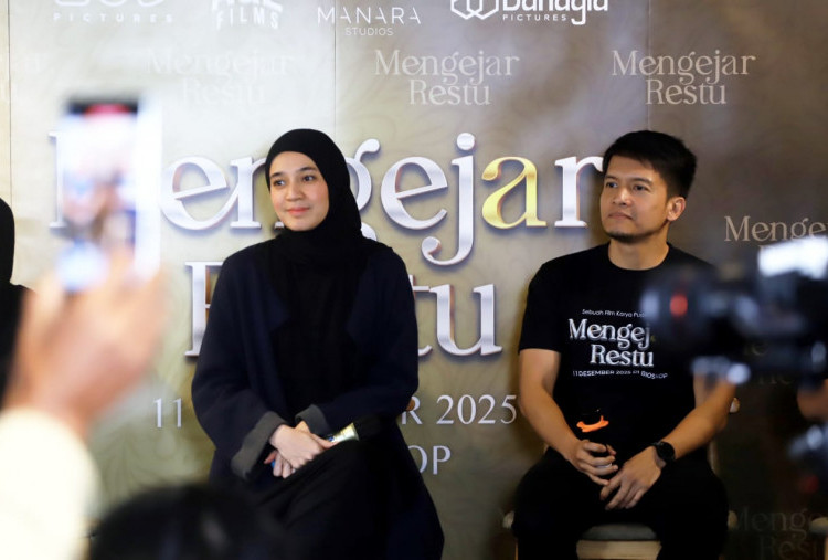 Trailer Film Mengejar Restu Resmi Rilis, Ketika Sang Perempuan Kuat Dhini Aminarti Beradu Akting dengan Dimas Seto 