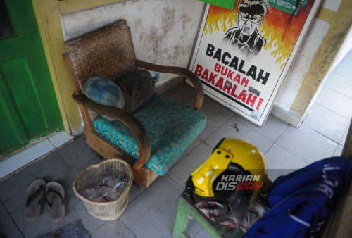 Rumah masa kecil Pramoedya Ananta Toer yang penuh sejarah kini penuh dengan tumpukan sampah. Hal tersebut terlihat di setiap sudut Pataba banyak dengan sampah hasil dari sodara kandung Pram bernama Soesilo Toer, Doktor jebolan Rusia yang memilih menjadi seorang pemulung. (Julian Romadhon/Harian Disway)
