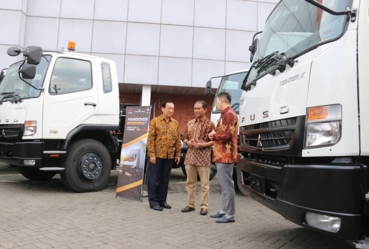 KTB Serahkan 10 Unit Mitsubishi Fuso Fighter X ke PT Tako untuk Perkuat Armada Logistik