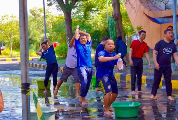 PT Terminal Teluk Lamong Gelar Lomba dan Pesta Rakyat Sambut HUT Ke-81 RI