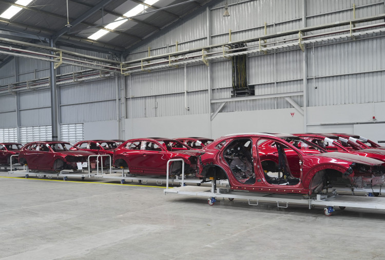 Kucurkan Investasi Rp400 Miliar, Mazda Resmikan Pabrik Perakitan Pertama di Bogor
