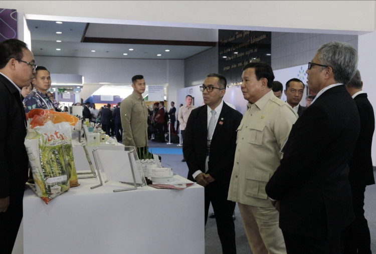 Momen Prabowo Kunjungi Booth Anak Bangsa di Konvensi Sains, Teknologi, dan Industri 2025 di ITB