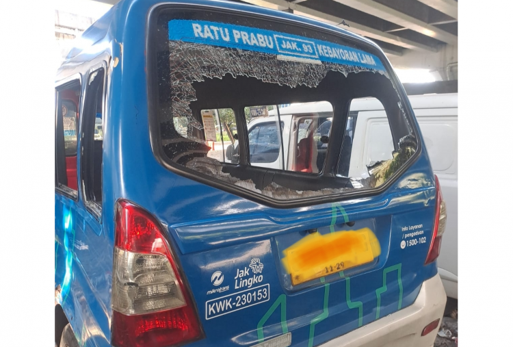 JakLingko Tabrakan dengan Motor dan di Andara, Satu Orang Tewas