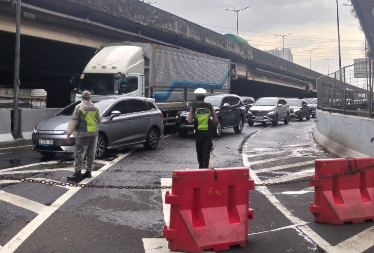 Dishub Soal Penutupan Exit Tol Rawa Buaya Pakai Rantai: Pengurai Kemacetan, Bukan Tindakan Liar