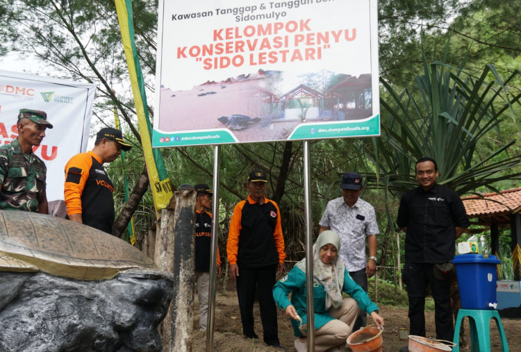 Kawal Keberlangsungan Ekosistem, DMC Dompet Dhuafa Dirikan Saung Konservasi Penyu di Pesisir Pacitan