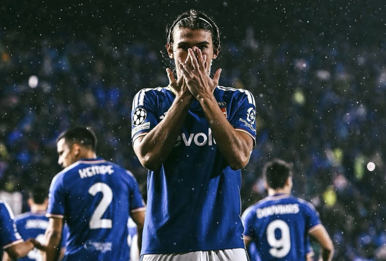 Chelsea Ngebet Nico Paz, Bintang Como yang Bikin Manchester United Babak Belur di UCL