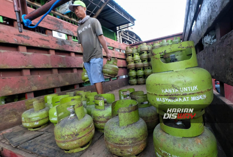 Dengan sistem ini, pengecer tetap dapat menjual LPG 3 kg seperti biasanya. Ke depan, pengecer akan berubah status menjadi subpangkalan resmi PT Pertamina (Persero). Tujuannya sama yaitu menjaga ketersediaan LPG subsidi bagi masyarakat yang berhak serta meningkatkan kontrol distribusi.
Namun, pihaknya belum mengetahui syarat yang perlu dipenuhi warung kelontong atau pengecer untuk menjadi subpangkalan.  