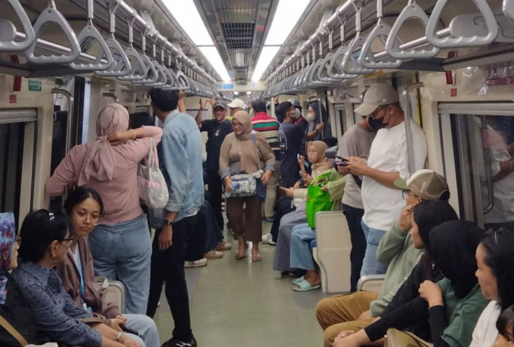 LRT Jabodebek Catat Lonjakan Penumpang 132 Persen Selama Pergantian Tahun 2024-2025