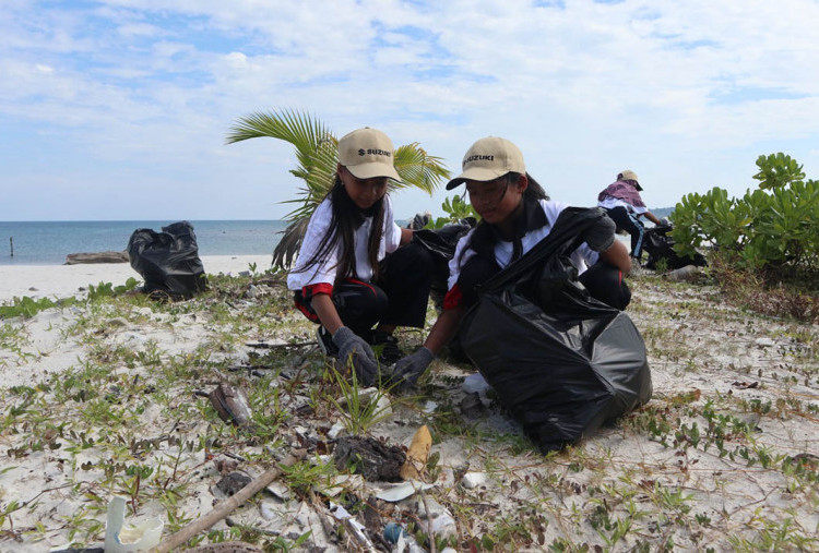 Suzuki Clean Up The World ke 12 di Belitung Bersihkan Ratusan Kilogram Sampah Plastik