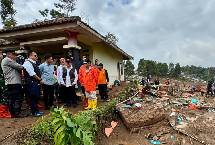 Wapres Gibran Tinjau Langsung Lokasi Longsor Bandung Barat, Pastikan Penanganan Cepat dan Terpadu
