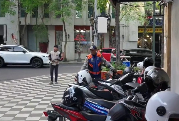 Dampak Larangan Parkir Jalan Tunjungan: Macet Berkurang, Ekonomi Diharapkan Tumbuh