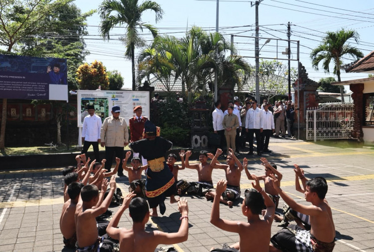 Tinjau Sekolah Rakyat di Tabanan Bali, Presiden Prabowo Disambut Tari Kecak