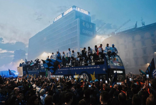 Inter Milan Rayakan Gelar Scudeto di Bus Terbuka, Ribuan Fans Nerazzurri Menyemut di Jalanan