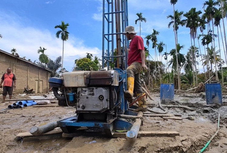 BNPB-TNI Bangun Sumur Bor untuk Pemenuhan Air Bersih di Langkahan, Aceh
