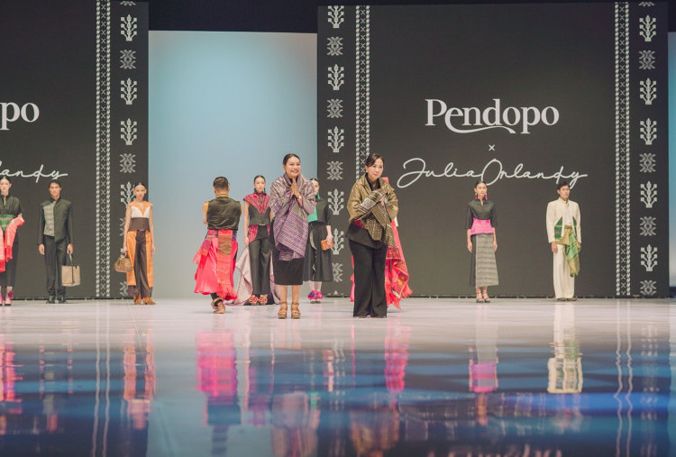 Pendopo Kolaborasi dengan Julia Orlandy, Angkat Pesona Ulos Modern Lewat Koleksi 'Nadi di Tondi'