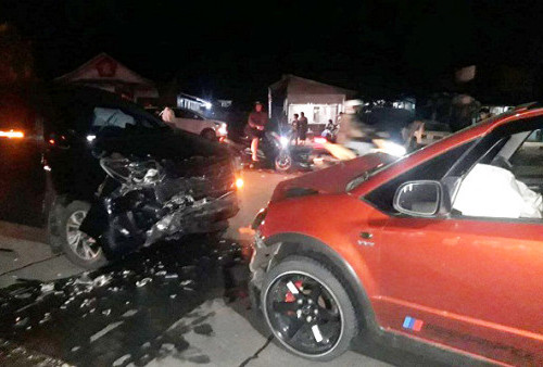 Dua Mobil Tabrakan Adu Banteng di Jalan Kota Banjar, Mobil Ringsek, Pengemudi Dibawa ke Rumah Sakit 