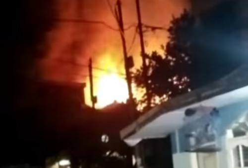 Waspada! STB TV Meledak, Sebuah Rumah Tinggal Ludes Terbakar