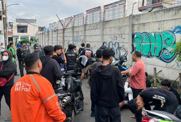 Pasca Perayaan Tahun Baru, Polres Jakbar Amankan 7 Pemuda Konvoi Bermotor dan Bersajam di Cengkareng