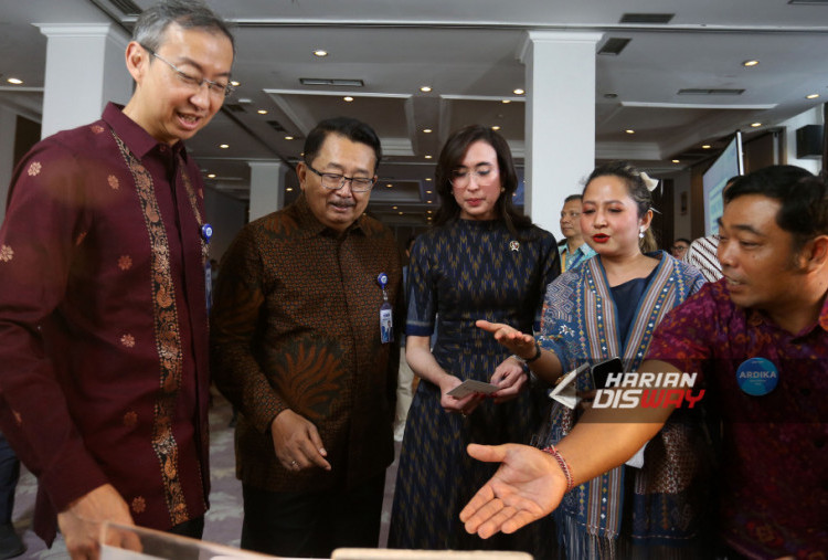 Selain sesi diskusi, Bakti BCA juga menghadirkan pembekalan mengenai branding, inovasi ekonomi kreatif, hingga pengelolaan keuangan dengan narasumber praktisi terkemuka, seperti Co-Founder Anomali Coffee Irvan Helmi, Co-Founder Duanyam Hanna Keraf, CEO Creative dentsu Indonesia Wisnu Satya Putra, dan Executive Director CECT Sustainability Universitas Trisakti Maria Ariesta Utha. Para pengurus UMKM dan Desa Bakti BCA pun berbagi praktik terbaik dalam pariwisata berkelanjutan, khususnya terkait keberlanjutan lingkungan sebagai fondasi pertumbuhan jangka panjang.