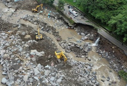 Usai Banjir Lahar Dingin Sumbar, PUPR Turunkan Alat Berat Bersihkan Sisa Material