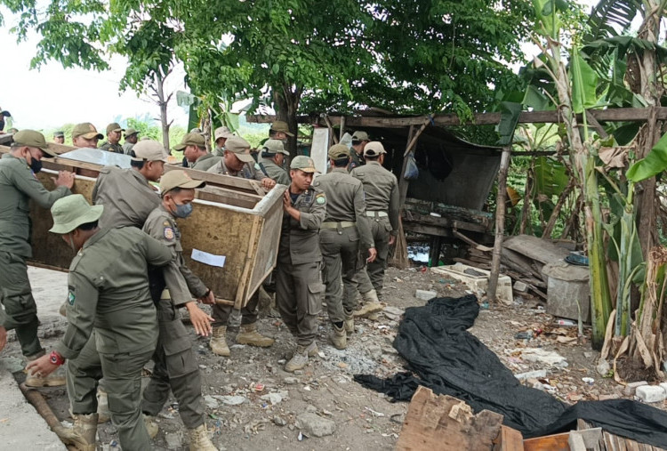 Penataan Eks Lokalisasi Krengseng, Pemkab Sidoarjo Bongkar 21 Lapak Warung Liar
