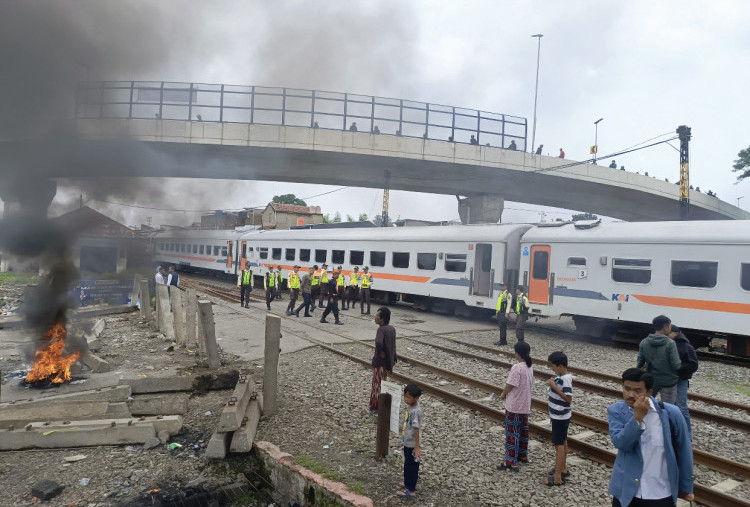 Tenang! KAI Pastikan JPO di Jalur Perlintasan Kereta Ciroyom Bandung Bakal Dibangun Tahun Depan