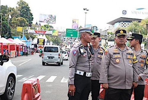 Jalur Wisata Puncak Bogor Padat, Polisi Berlakukan Sistem One Way
