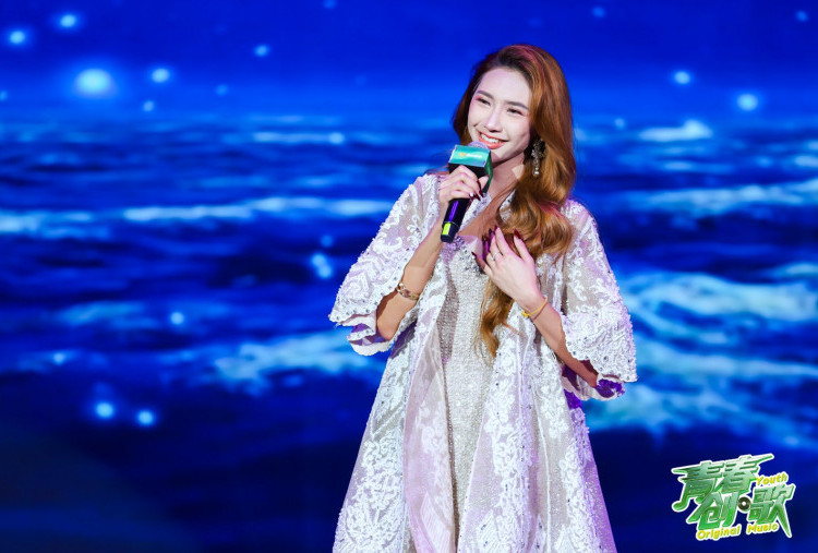 Icha, Penyanyi Jember yang Berhasil Tampil TV Hunan Tiongkok