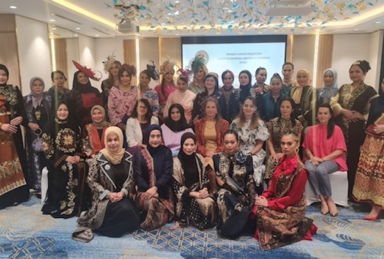 DPW KJRI Indonesia di Dubai Gelar Fashion Show Batik Indonesia Karya Desainer Bojonegoro