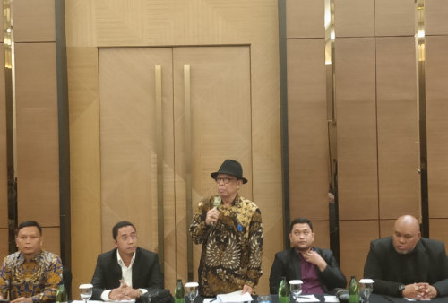Rektor Universitas Pancasila Nonaktif Muncul Pakai Topi di Depan Publik: Saya Malu