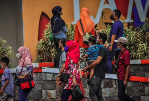 Liburan bersama keluarga menjadi pilihan untuk ke tempat wisata di Taman Mini Indonesia Indah (TMII)
