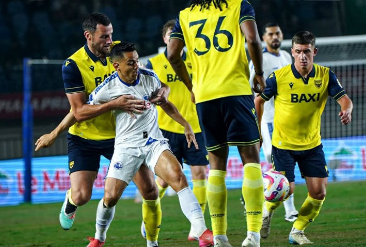 Arema FC vs Oxford United 0-4 di Piala Presiden, Ole Romeny Nyekor Lalu Cedera!