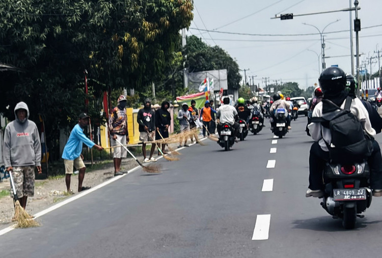 Tak Nurut KDM, Penyapu Koin di Indramayu-Subang Tetap Berburu Recehan di Tengah Arus Balik