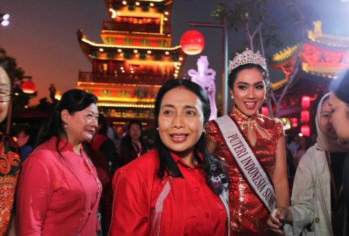 Dalam sambutannya, Menteri PPPA menyampaikan apresiasinya kepada PINTI yang telah menyelenggarakan Festival Mooncake. Kegiatan tersebut, diakuinya, mempererat silaturahmi serta mempertahankan etnis dan budaya, apalagi Indonesia memiliki multi etnis dan budaya yang harus dipertahankan kebhinekaannya. (Raka Denny/Harian Disway)
