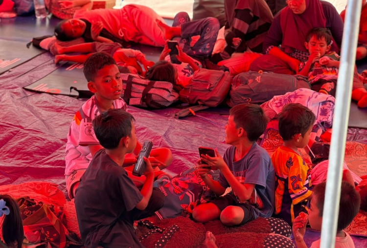 Telkomsel Buka Akses Komunikasi Warga Terdampak Gempa Flores Lewat Paket Darurat Rp1