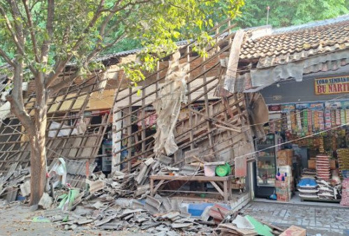 Belum Pernah Direnovasi, Tiga Kios Pasar di Kota Pasuruan Ambruk