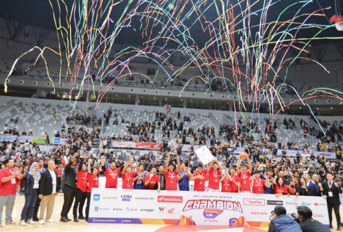 Tim basket putra SMA Jubilee Jakarta sukses membawa trophy kemenangan Final Honda DBL with Kopi Good Day 2023 DKI Jakarta Series.

SMA Jubilee Jakarta berhasil mempertahankan gelar juara setelah memenangkan pertarungan dramatis dengan skor tipis 53-52 dari SMA Bukit Sion (Buksi), Jakarta.  (Raka Denny/Harian Disway)