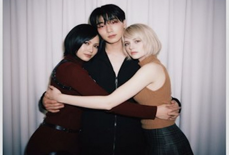 Eksplorasi Romantisme Digital Lewat Prompt Gemini AI Pasangan Polaroid