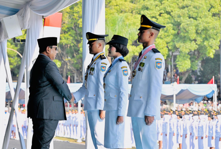 Prabowo Bangga 10 Lulusan Terbaik IPDN dari Keluarga Sederhana, Apresiasi Sistem Seleksi