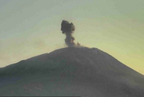 Gunung Ile Lewotolok NTT Kembali Erupsi, PVMBG : Warga Diimbau Menggunakan Masker