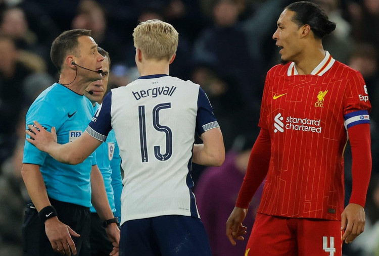 Tottenham vs Liverpool: Virgil van Dijk Bilang Lucas Bergvall Harusnya Kena Kartu Merah  