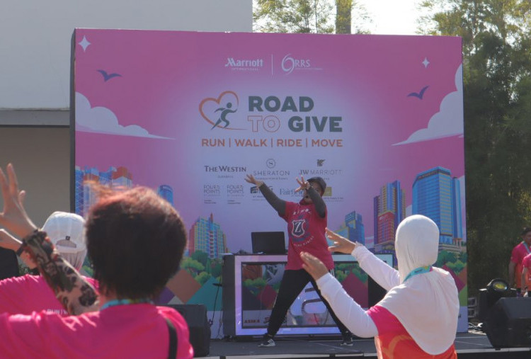 Tumbuhkan Semangat, Ratusan Peserta Lari dan Komunitas Beri Dukungan Penyintas Kanker Payudara di Road To Give